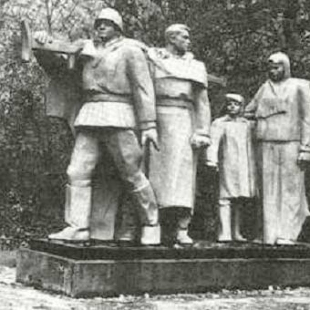 Памятник жителям города, павшим в боях за Родину в 1941-1945 гг.